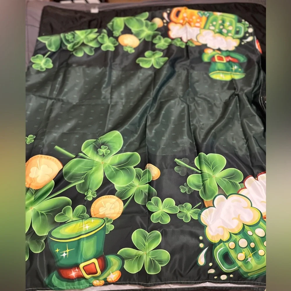 Green Shamrock St. Patrick's Day Table cloth new